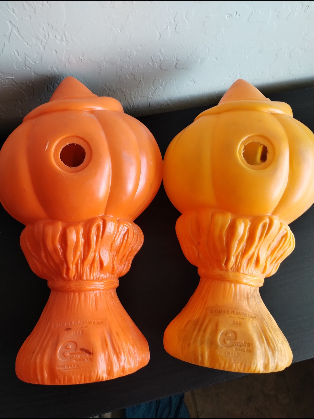 Halloween Pumpkin Blow Molds Pair - Orange Jack-O'-Lanterns Empire 1969 - Picture 3 of 7